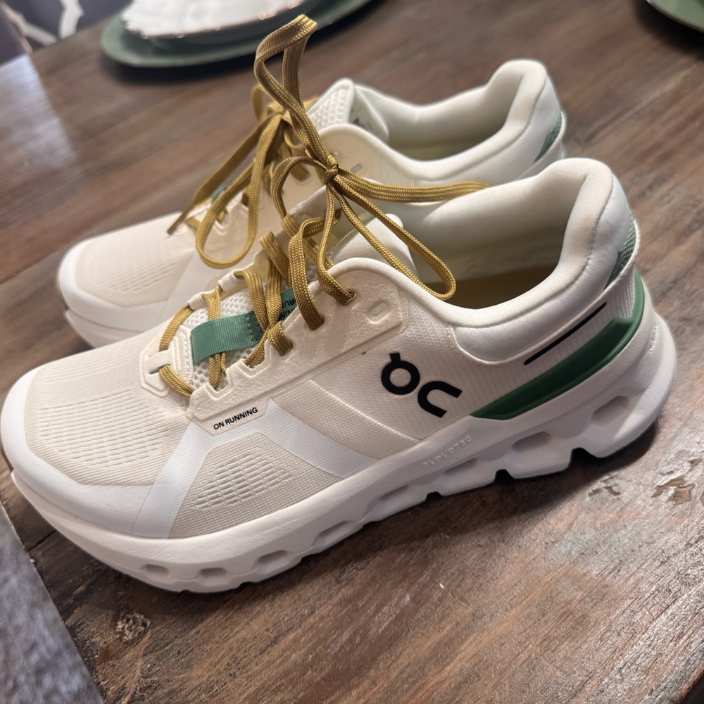 On Running Women's Athletic Shoes - White and Green